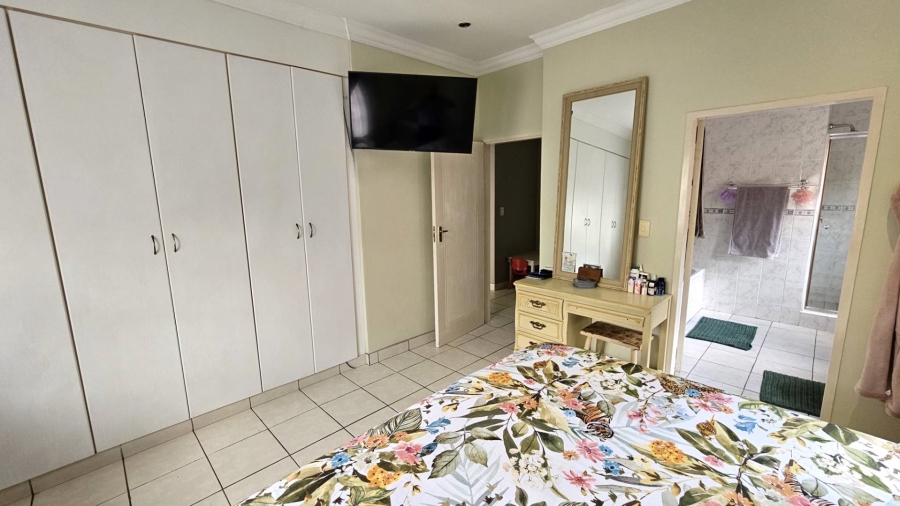 To Let 3 Bedroom Property for Rent in Meerhof North West